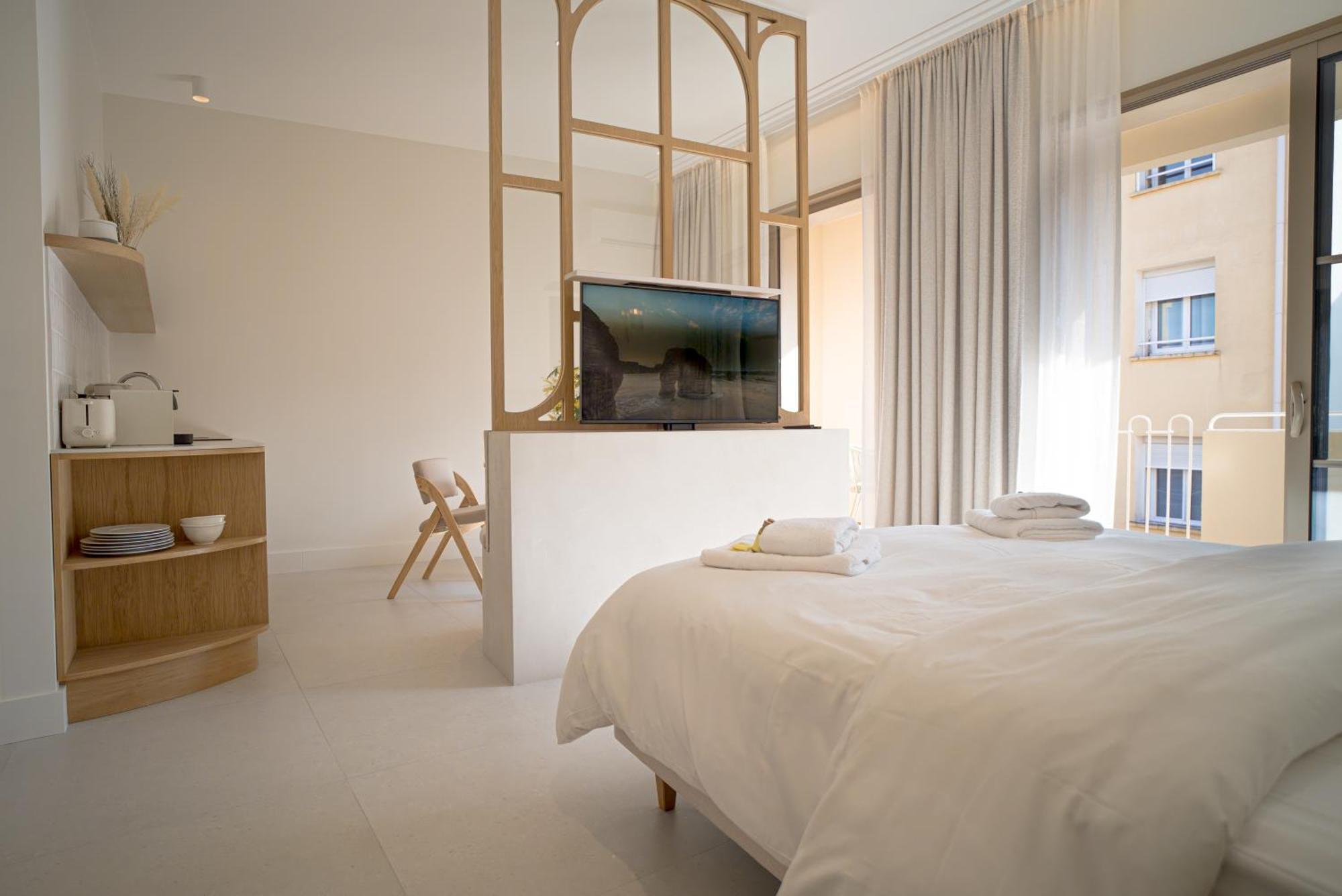 Studios Raffines Avec Terrasses - Plages, Ville Et Gare A Pied - Maison Raphael Saint-Raphaël Buitenkant foto